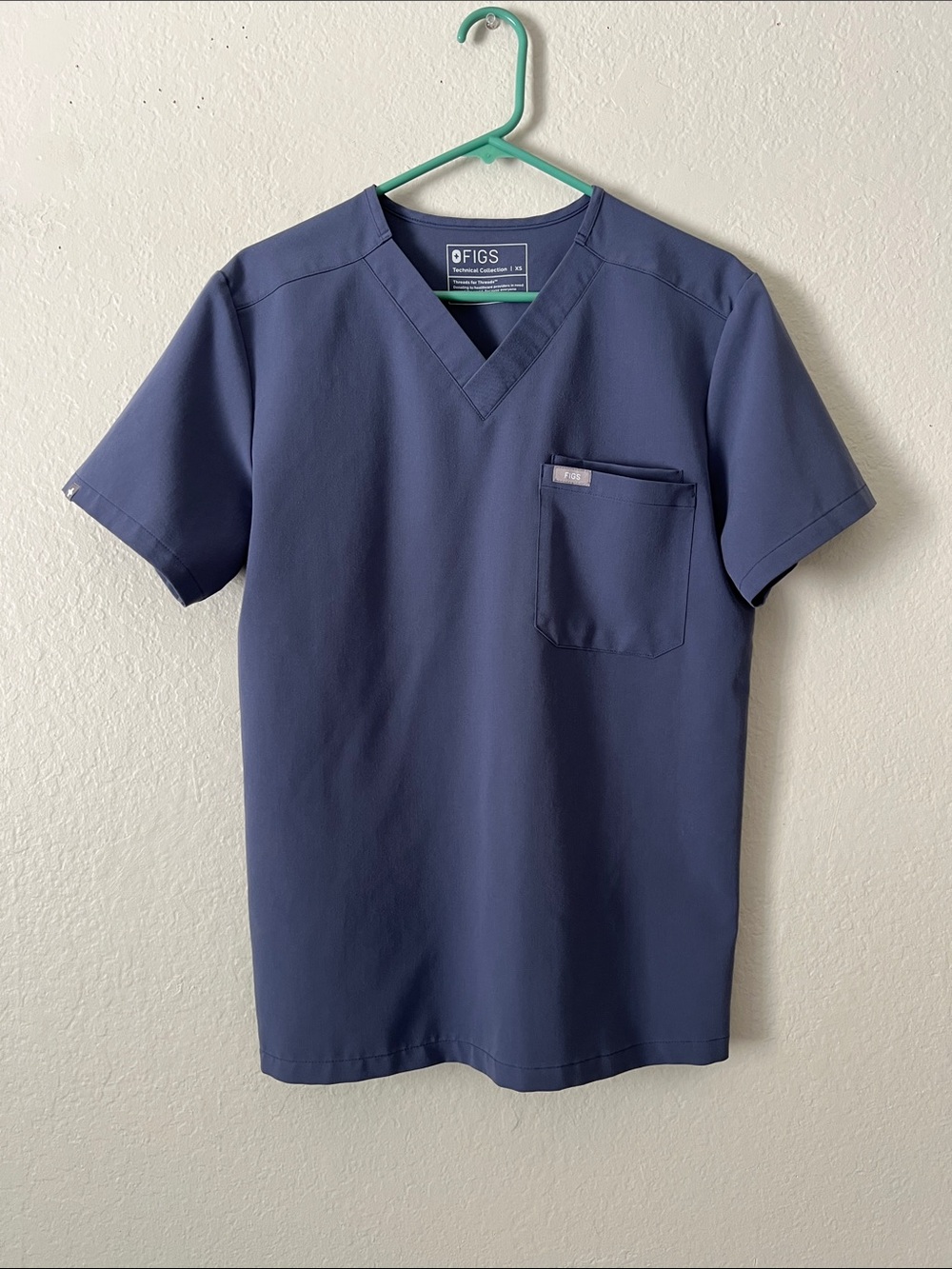 Like New! FIGS Catarina One-Pocket Scrub Top™ PO# 2702 Slate Blue Size XS